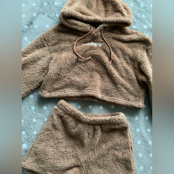 Fuzzy ‘honey’ set - Picture 2 of 7